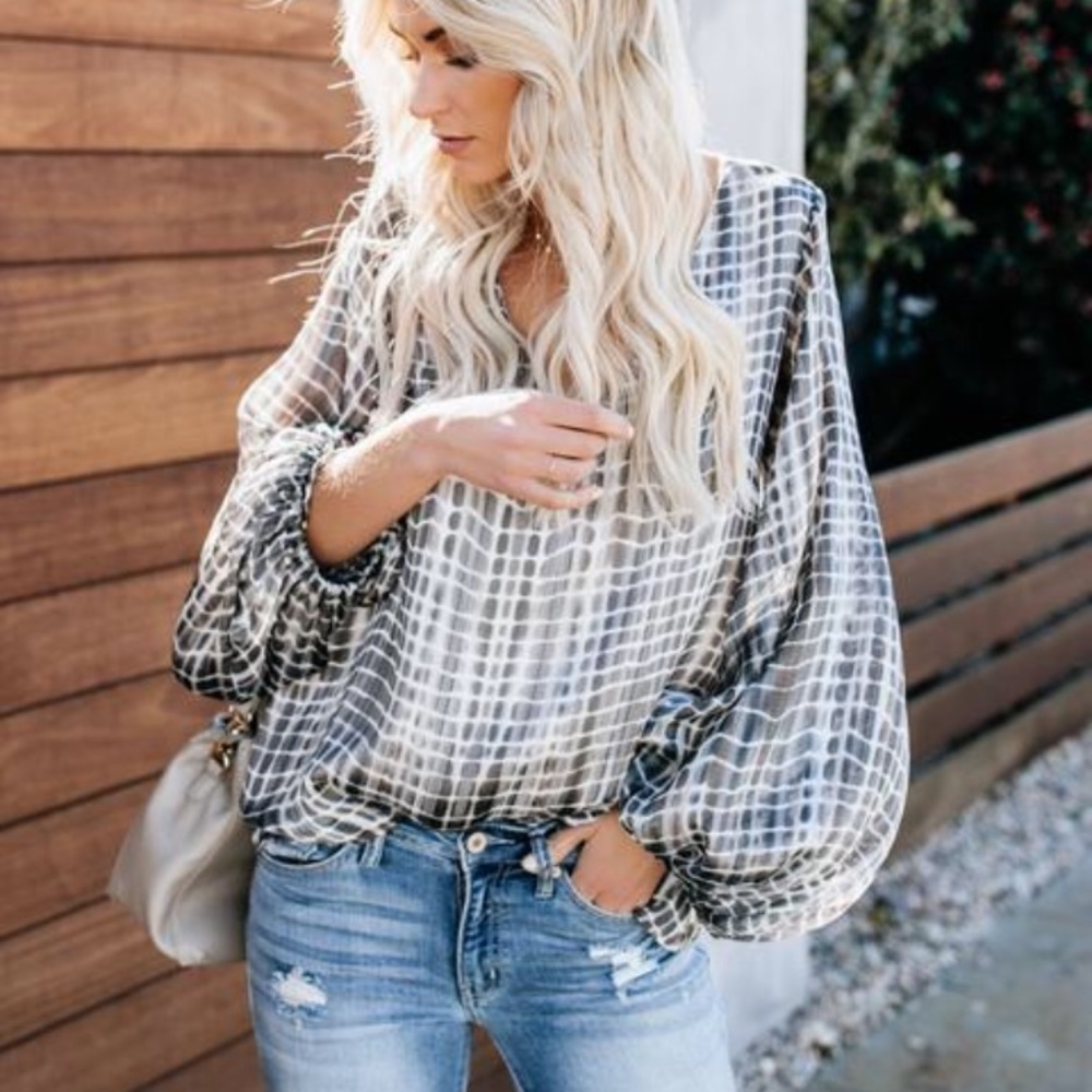 Grey balloon sleeve top